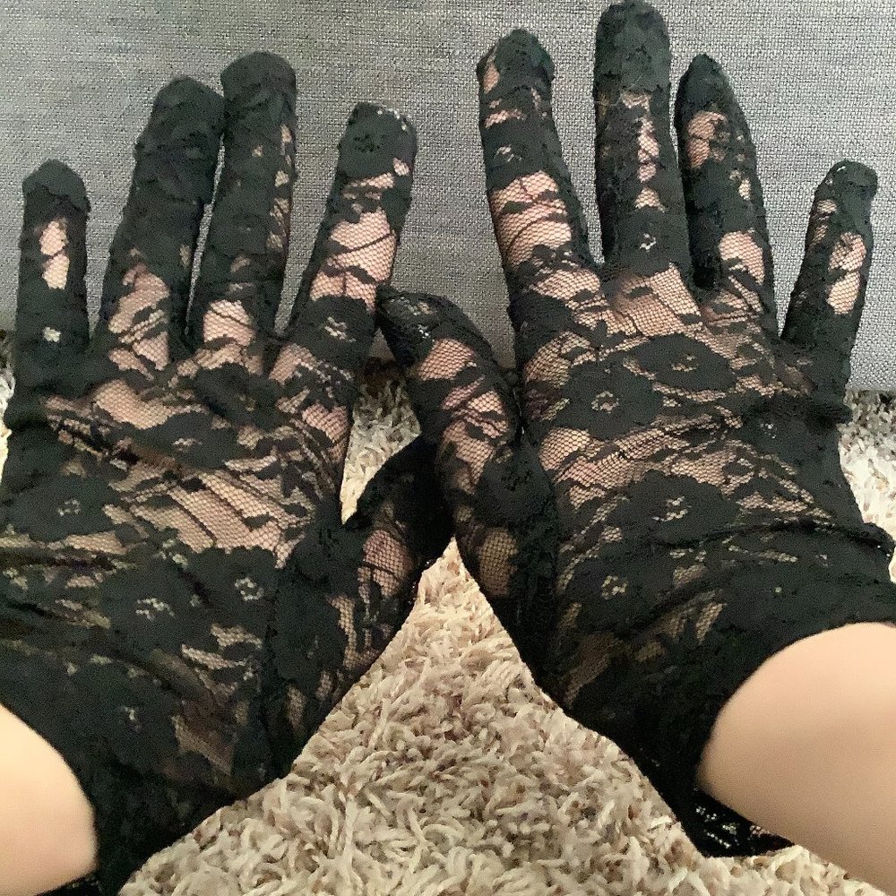 lacy black gloves